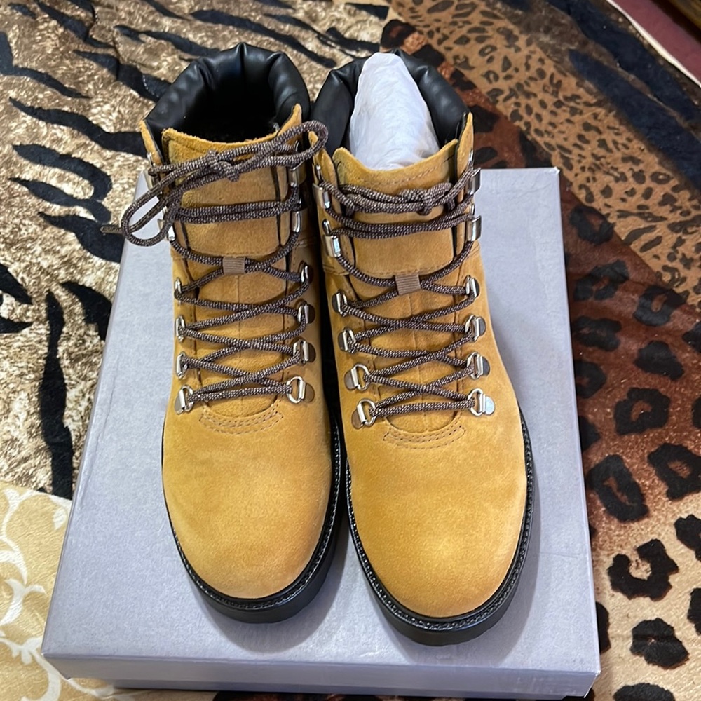 New, never been worn Vagabond Golden/Oat Boots.